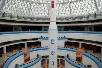 Koopia raketist Unha-3 Pyongyangi noorte teaduskeskuses