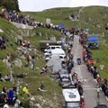 VIDEO: Väga valus hetk Giro mägietapil! Pealtvaataja lollus rikkus ratturi päeva