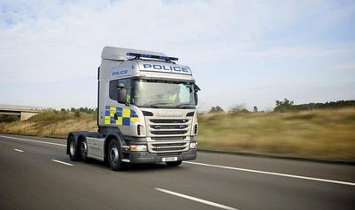 Briti politsei paneb veokitele vastu veokid