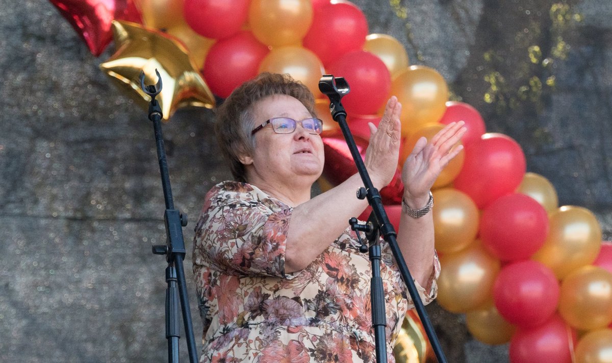 Лариса Оленина на празднике 9 мая в Нарве в 2019 году