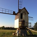 Saaremaal avati restaureeritud Ilaste tuulik