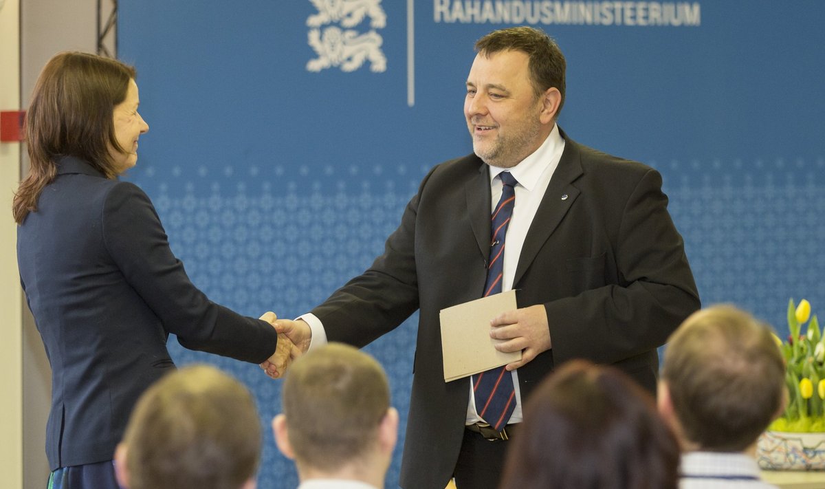 Rahandusminister Sven Sester õnnitles riigikassa juhti Katrin Rasmanni asutuse  20. sünnipäeval ja rääkis, et riigivõlakirjad ei ole tabuteema.