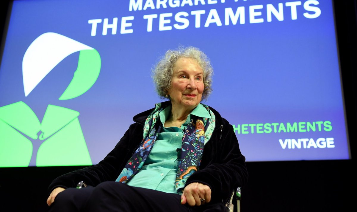 Margaret Atwood "Testamentide" esitlusel. Raamat on järg 1985. aasta romaanile "Teenijanna lugu".