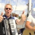 VIDEO: Laululinnapea! Kuressaare meeril valmis koostöös muusikuga suvine puusanõksutaja "Saaremaale"