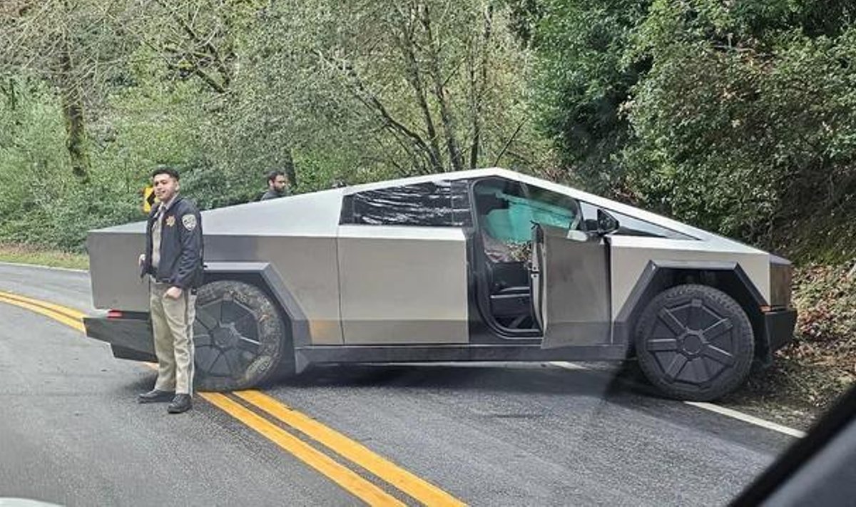Liiklusõnnetus Tesla Cybertruckiga