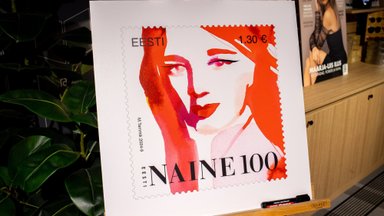 FOTOD JA VIDEO | Ajakiri Eesti Naine esitles juubelinumbrit ja tähistas 100. aasta täitumist erilise postmargiga 