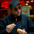 VIDEO | Absurdses lühifilmis otsib vampiiri mänginud Robert Pattinson New Yorkis hot dog'i