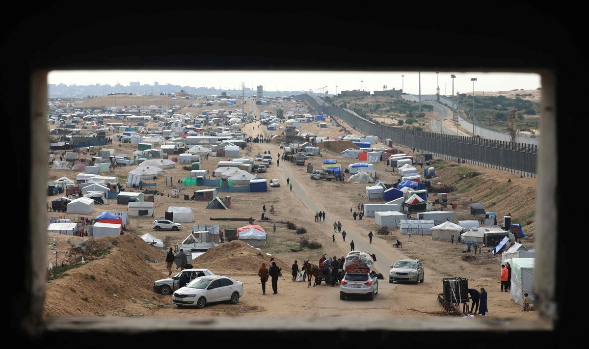 Ümberasustatud palestiinlased Gaza ja Egiptuse vahelise piiritara lähedal.