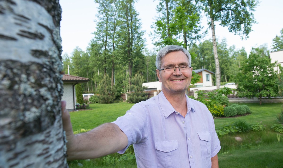 Andres Lipstok kolis üheksa aastat tagasi Haapsalust pealinna töökohale lähemale ja elab Viimsis, kus on imeilus ja hoolitsetud aed.