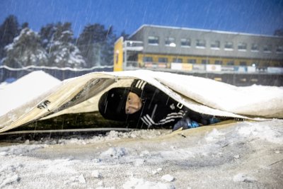 Ennastsalgavalt tööd rüganud vabatahtlike abiga sai hall jälle püsti ja noored vutihakatised trenni tagasi!