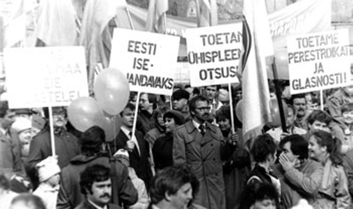 TULEVANE PANKUR: Juba 1. mail 1988 nõudis Jüri Mõis mairongkäigus: “Eesti isemajandavaks!”