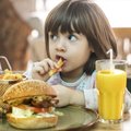 Restoranipidaja imestab: kokkuhoid või rumalus? Miks sunnivad vanemad lapsi restoranides ainult friikartuleid sööma?