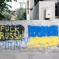 ФОТО | „Fuck Russia“. На домах в Тбилиси пишут жесткие антироссийские лозунги 
