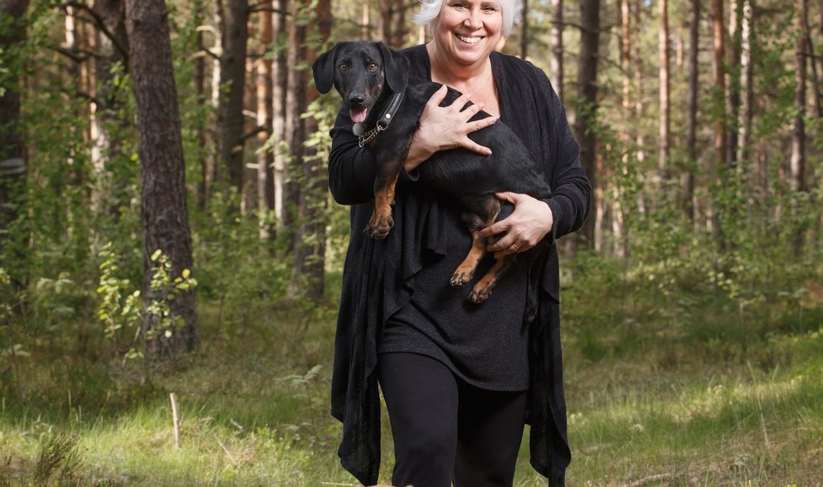 Marina Kaljurand koos koeraga