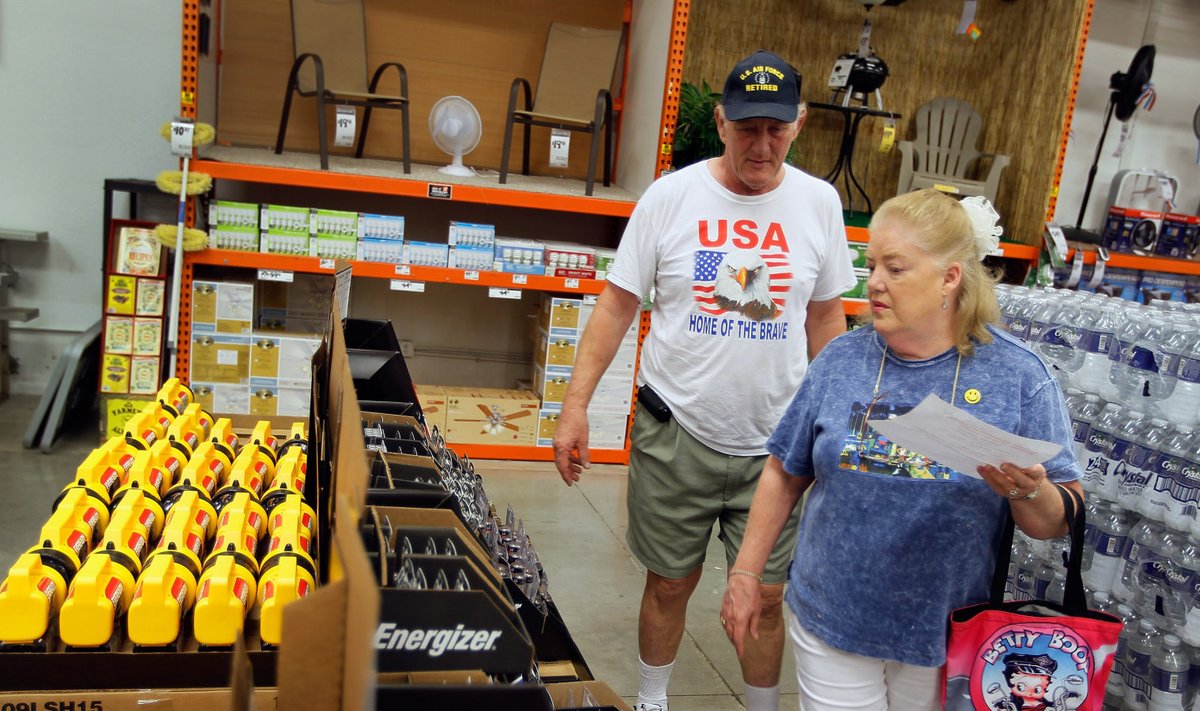 Ameerikased ostsid enne orkaan Irenet Floridas kokku ellujäämisvarustust