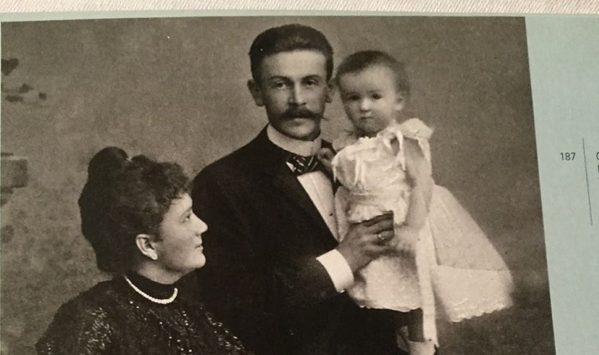 Von Buxhoevedenide abielupaar oma kahe lapsega