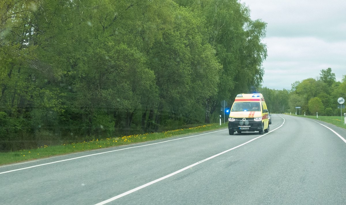 Reede õhtupoolikul põrkasid Saaremaal kokku veok ja väikebuss, milles viibis kaheksa last. Kaks noormeest viidi haiglasse.KUULA ARTIKLIT