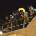 FOTOD: Ligi 300 Süüria põgenikku keeldub neid päästnud kruiisilaevalt lahkumast ja nõuab Itaaliasse saatmist
