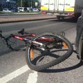 FOTOD: Järvevana teel põrkasid kokku jalgratas ja auto