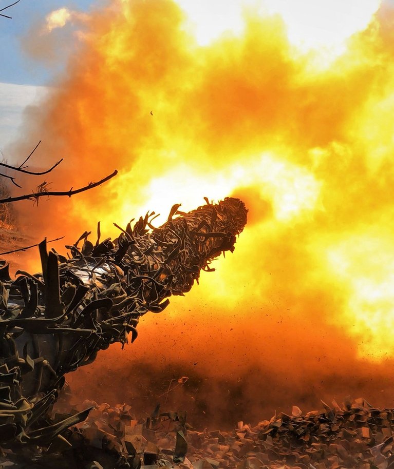 Ukraina tank T-72 tulistamas Venemaa positsioonide poole. Foto tehtud 26. märtsil 2023 Bahmutis.
