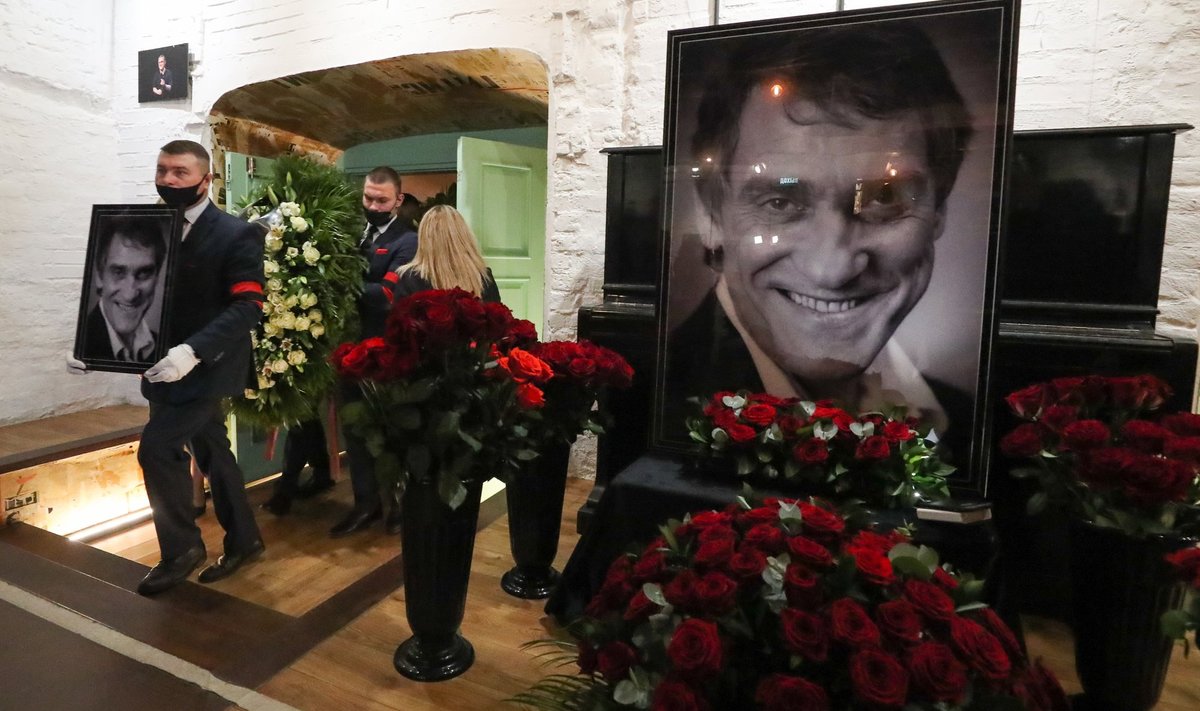 Mourning ceremony for actor Garkalin in Moscow