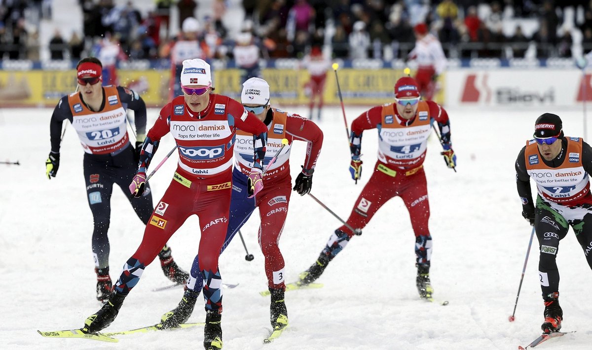 Johannes Hösflot Kläbo (esiplaanil) jättis konkurendid taas selja taha.