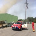 ФОТО: В Вильяндимаа горит деревообрабатывающий завод