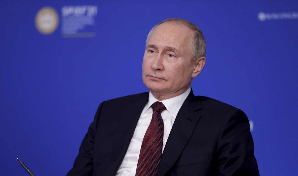 Vladimir Putin Peterburi majandusfoorumil