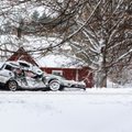POLITSEI ÜLEVAADE: Esimene lumi tõi üle Eesti kaasa paarsada plekimõlkimist ja väljasõitu, aga ka tõsisemaid avariisid