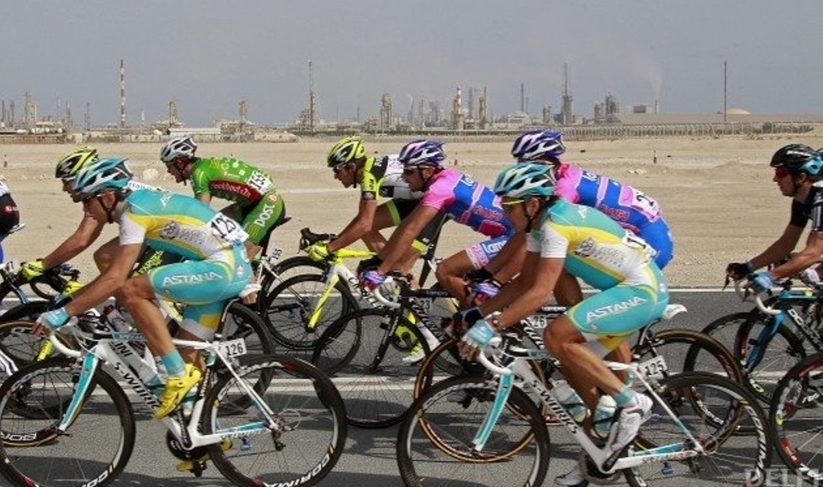 Tanel Kangert (Astana, vasakul) Katari velotuuril, jalgratas