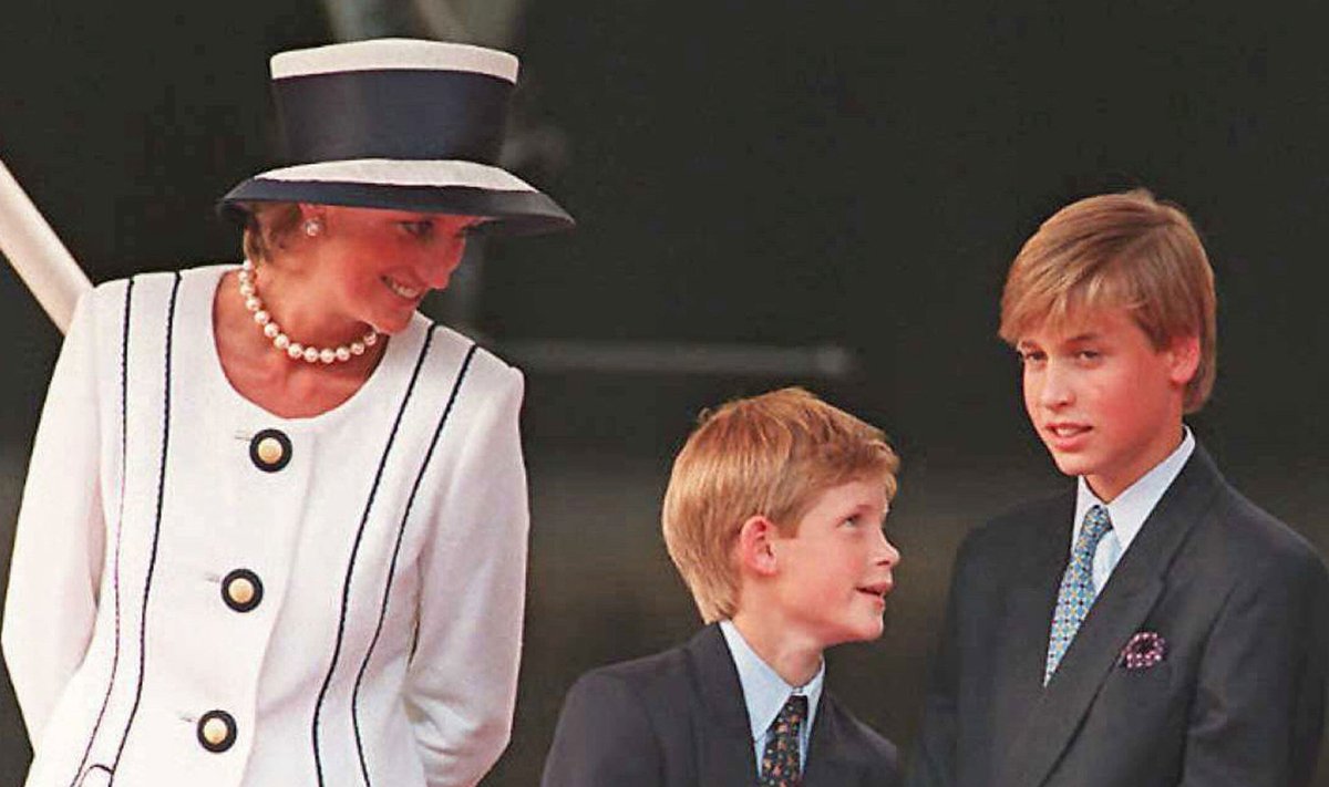 Harry oma ema Diana ning venna Wiliamiga aastal 1995