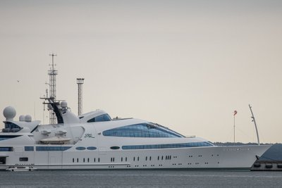 Jahtlaeval Yas, mis maksab 160 miljonit eurot, on reisijaile 30 kajutit, kuhu mahub 60 inimest.