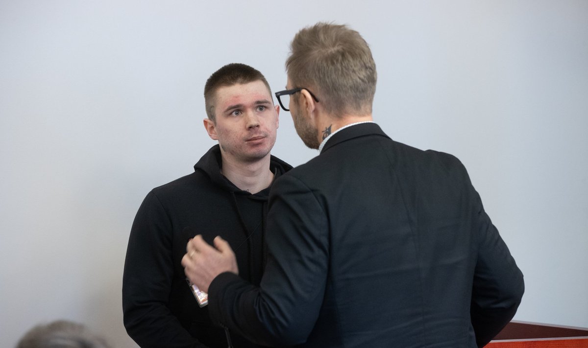 OTSUS JÄI JÕUSSE: Tapmises süüdi mõistetud Kirill Lukin kuulab ringkonnakohtu istungi eel oma kaitsjat. Edasikaebamine edu ei toonud.