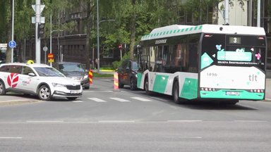 VIDEO | Mitu juhti keerab 30 minuti jooksul vastassuunda? Kesklinna liikluskorraldus ajab kohalike pea segi 