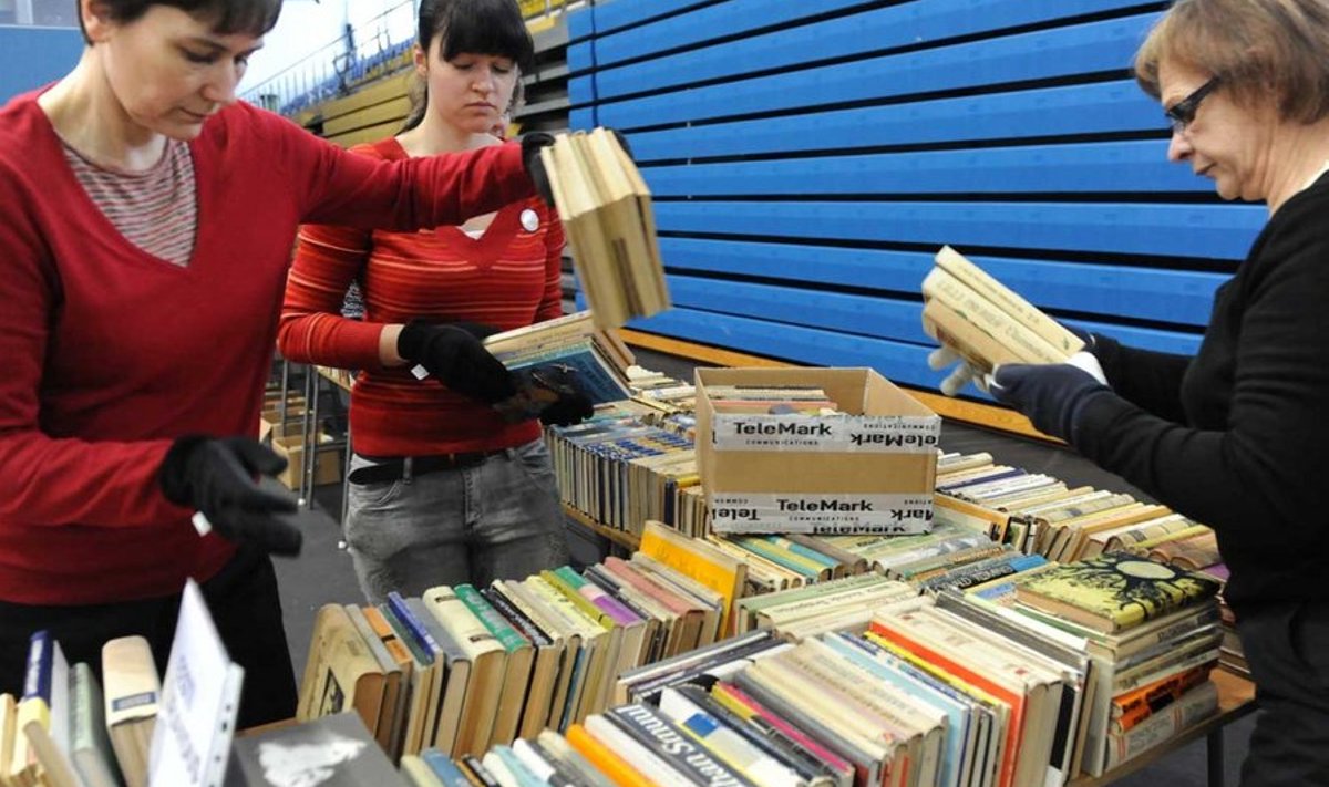 Raamatulasu eest hoolitsesid Lääne-Viru keskraamatukogu naised. (Foto: Tiit Blaat)