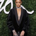 VAATA: Vau, Rihanna lavastas enda uuele singlile eriti hulljulge ja jõhkra muusikavideo