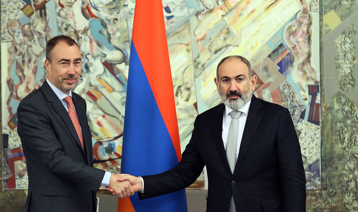 MEIE MEES JEREVANIS: Euroopa Liidu eriesindaja Kaukaasias Toivo Klaar poseeris mullu Armeenia peaministri Nikol Pašinjaniga. 