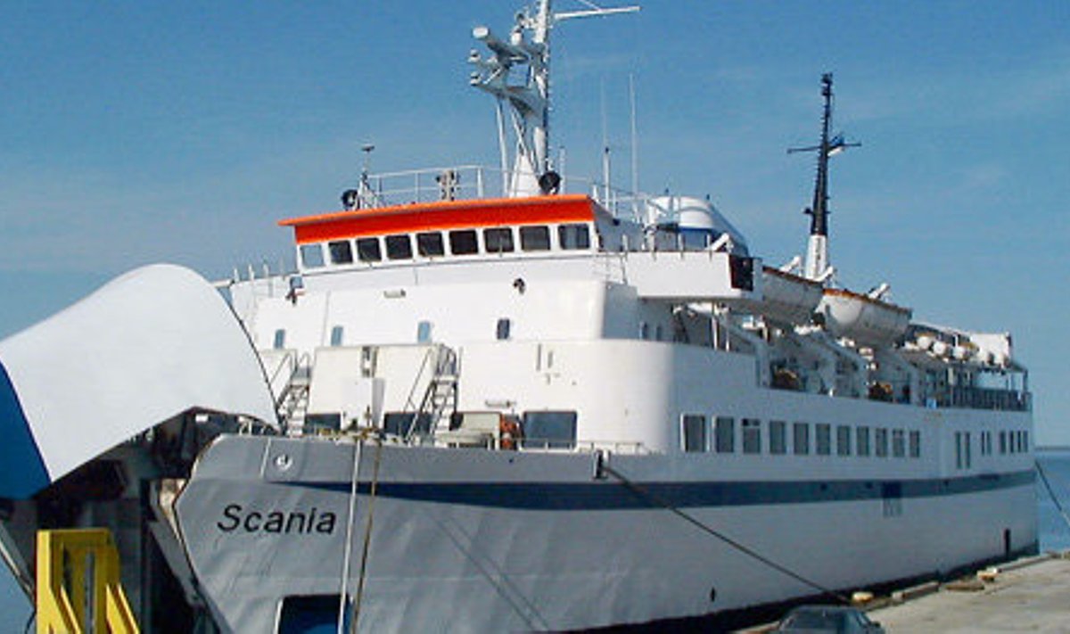 Parvlaev Scania Kuivastu sadamas.