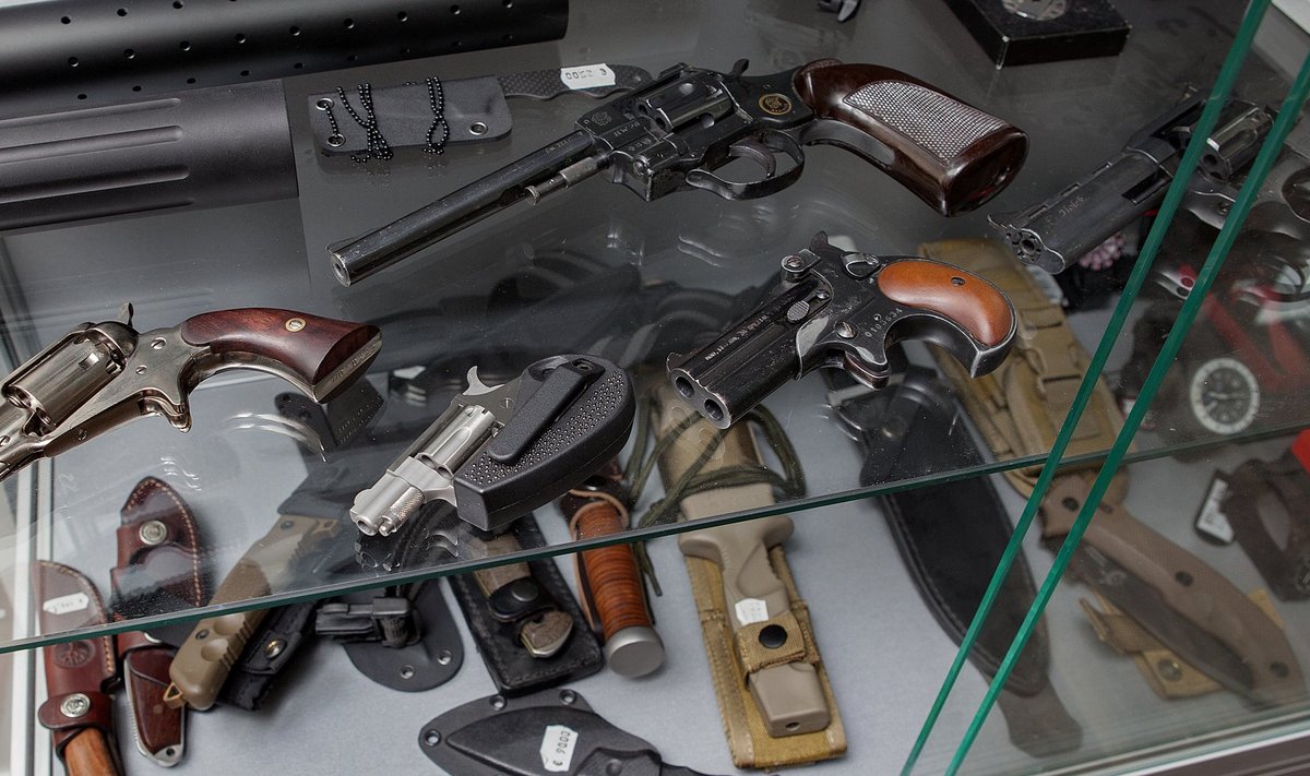 Valik relvi, mida müüb Tallinnas asuv Taktikalise Laskmise Keskus.