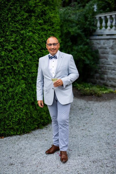 DOKTOR Arkadi Popov, kes oli koroonapandeemia alguses Eesti Terviseameti kriisistaabi hädaolukorra meditsiinijuht, kiitis, et pidu oli uhke ja soovis, et Eestimaa ikka õitseks. „Eesti rahvale soovin tervist, edumeelsust ja kainet innovaatilist mõtlemist!“