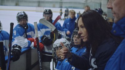 Главный тренер эстонской женской сборной по хоккею - Ингуна Лукашевица из Латвии