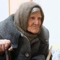 „Ту войну пережила, теперь эту переживаю“: 98-летняя женщина прошла 10 километров, чтобы выбраться из оккупации