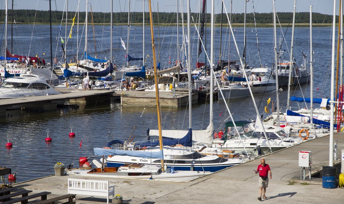 Muhu väina regati avatuks kuulutamine Veskiviigi sadamas