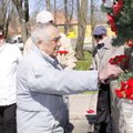ФОТО: Еврейская община Ида-Вирумаа почтила память узников концлагеря и возложила цветы на братскую могилу советских воинов