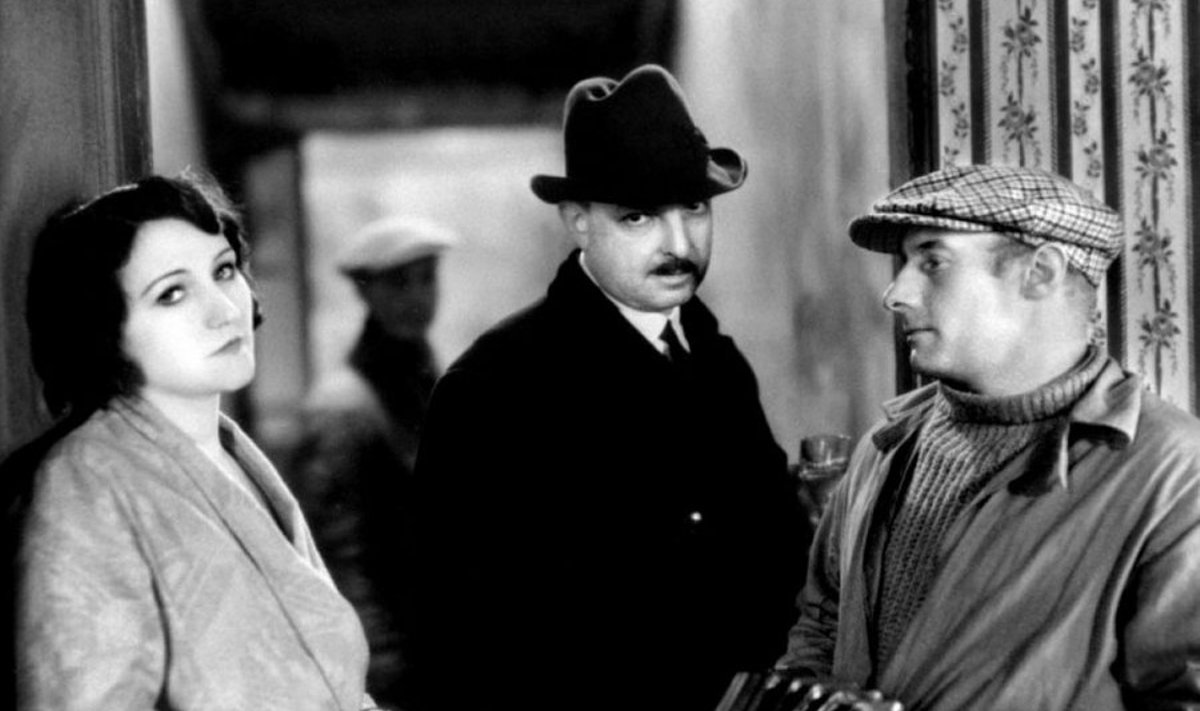 Esimesena kehastas komissar Maigret’d kinolinal Pierre Renoir (keskel) filmis „La Nuit du carrefour” (1932).