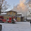 DELFI FOTOD: Kadriorus põles kahekorruseline puidust elumaja