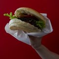 RETSEPT: tervislik burger, mille valmistamisega saavad lapsed ise hakkama