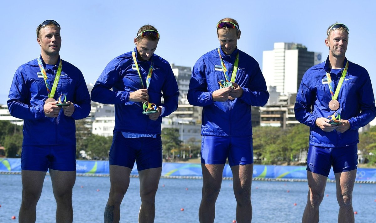 Eesti neljapaadi sõudjad medalitega