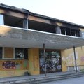 Изуродованное вандалами здание школы в Ыйсмяэ ждет сноса