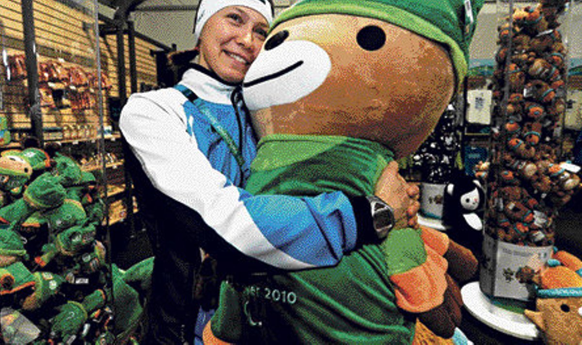Vancouveri mängude maskoti Sumi kallistus tõi Eveli Saue näole naeratuse – õnnetust hooajast hoolimata on olümpiastardid seljataga ning uus kogemus talletatud.